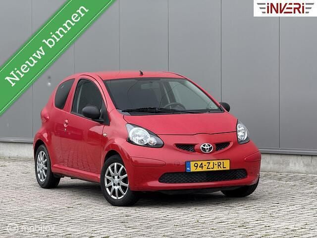 Rood Gebruikt 2008 Toyota Aygo Hatchback | € 1.790 (Eerlijke prijs) - Afbeelding 1/4