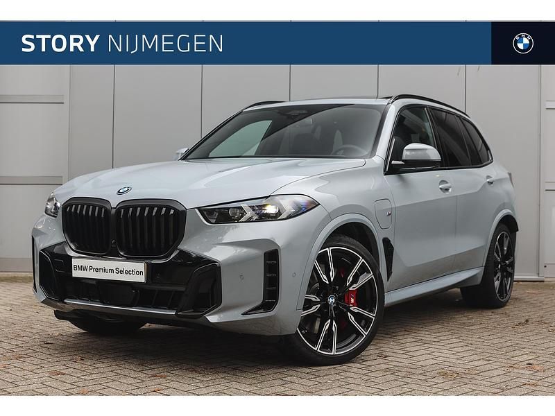 Grijs Occasion 2025 BMW X5 Executive SUV | € 114.950 - Afbeelding 1/4