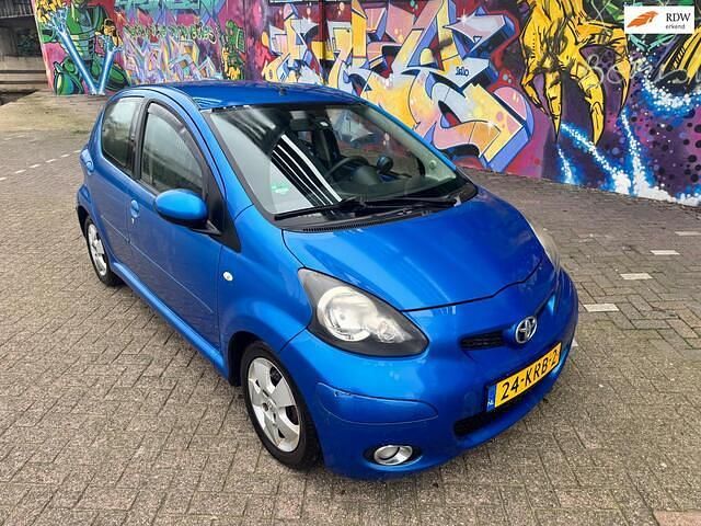 Blauw Gebruikt 2010 Toyota Aygo Sport Hatchback | € 1.995 (Eerlijke prijs) - Afbeelding 1/4