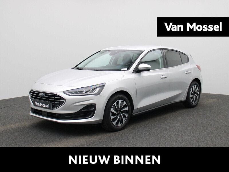 Grijs Gebruikt 2023 Ford Focus Titanium Hatchback | € 19.900 (Goede deal) - Afbeelding 1/4