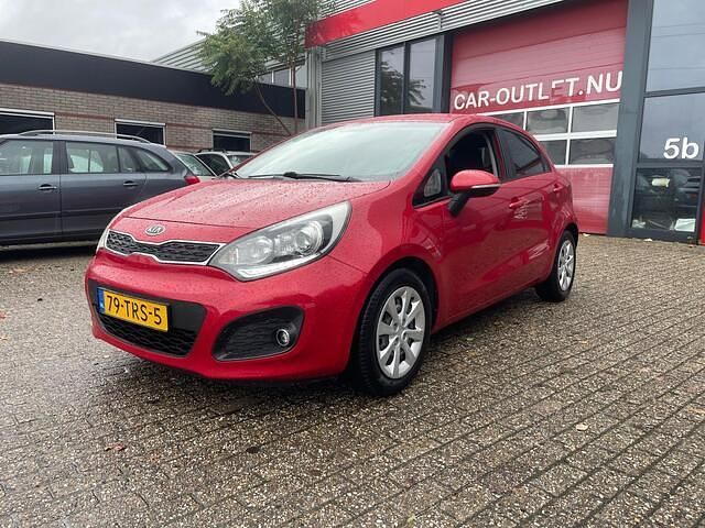 Rood Gebruikt 2012 Kia Rio Plus Hatchback | € 3.249 (Iets duurder) - Afbeelding 1/4