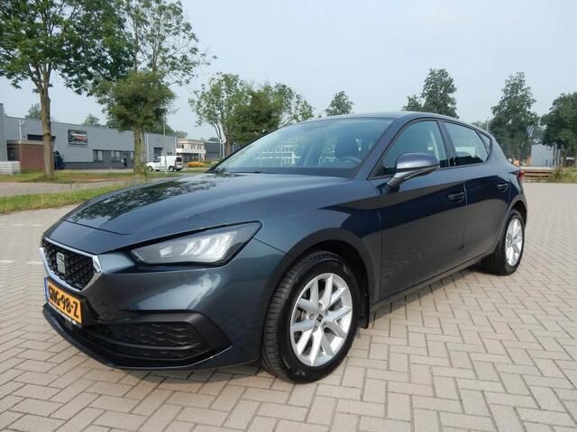 Grijs Gebruikt 2021 Seat Leon Style Hatchback | € 22.250 (Eerlijke prijs) - Afbeelding 1/4