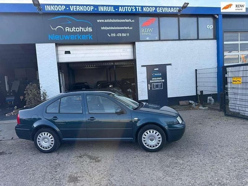 Groen Gebruikt 2001 VW Bora Sedan | € 2.499 (Eerlijke prijs) - Afbeelding 1/4