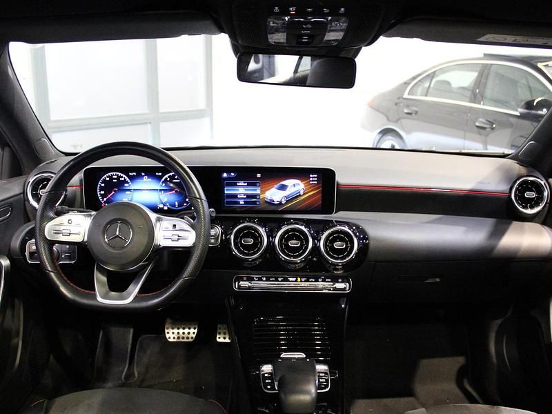 Occasion Mercedes A180 Business 136 PK (100 kW) 2019 Zwart Hatchback