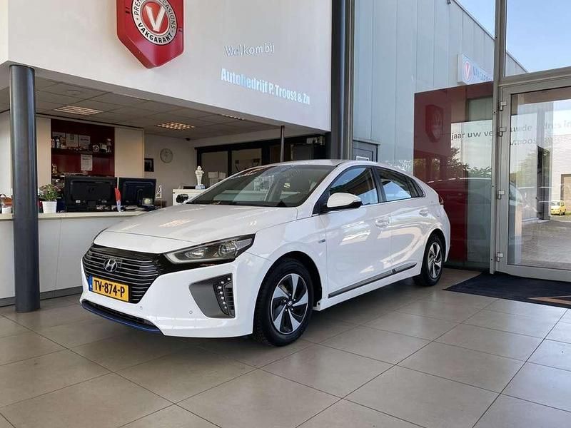 Wit Gebruikt 2018 Hyundai Ioniq Hatchback | € 14.950 (Goede deal) - Afbeelding 1/4