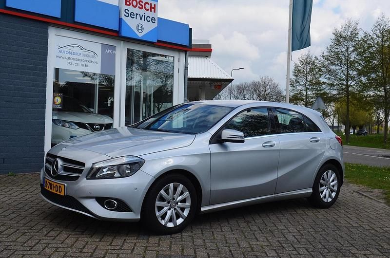 Grijs Gebruikt 2015 Mercedes A180 Ambition Hatchback | € 15.950 (Eerlijke prijs) - Afbeelding 1/4