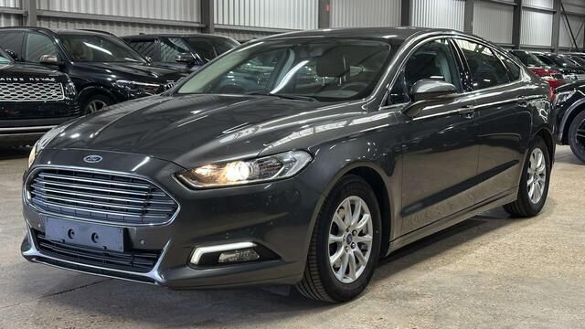 Grijs Gebruikt 2016 Ford Mondeo Titanium Sedan | € 9.800 (Eerlijke prijs) - Afbeelding 1/4