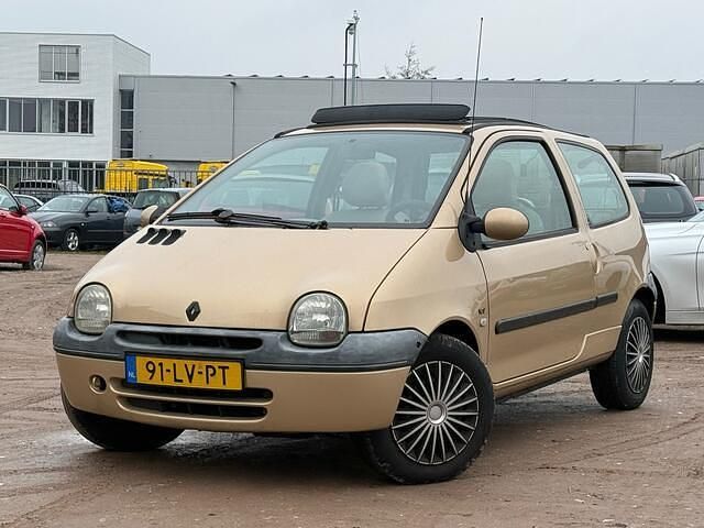 Geel Occasion 2003 Renault Twingo Hatchback | € 995 (Eerlijke prijs) - Afbeelding 1/4