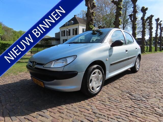 Grijs Gebruikt 2002 Peugeot 206 Hatchback | € 1.750 (Iets duurder) - Afbeelding 1/4