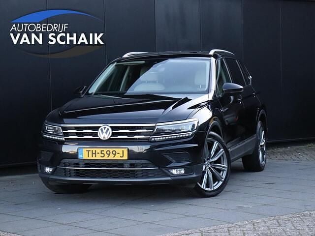 Zwart Gebruikt 2018 VW Tiguan Allspace Highline SUV | € 21.950 (Eerlijke prijs) - Afbeelding 1/4