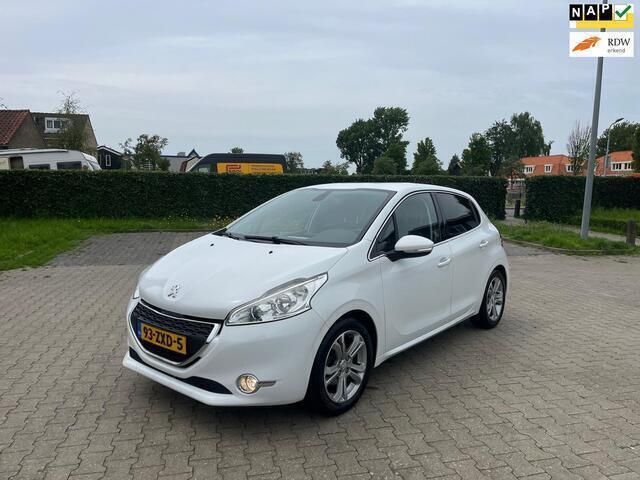 Wit Gebruikt 2013 Peugeot 208 Allure Hatchback | € 5.950 (Eerlijke prijs) - Afbeelding 1/4