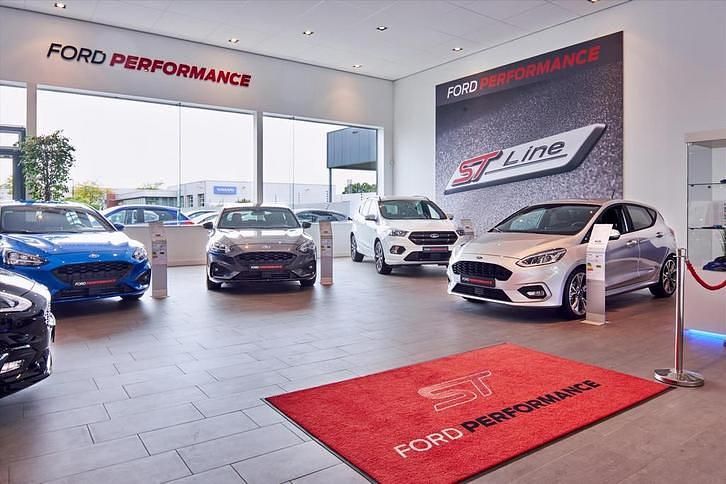 Grijs Occasion 2013 Ford Focus Trend Hatchback | € 7.945 (Duur) - Afbeelding 1/4