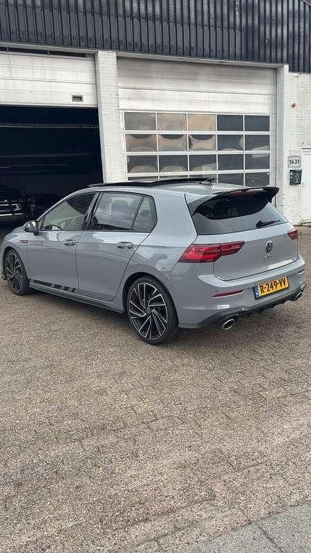 Grijs Gebruikt 2021 VW Golf VIII GTI Clubsport Stationwagen | € 36.000 (Goede deal) - Afbeelding 1/4