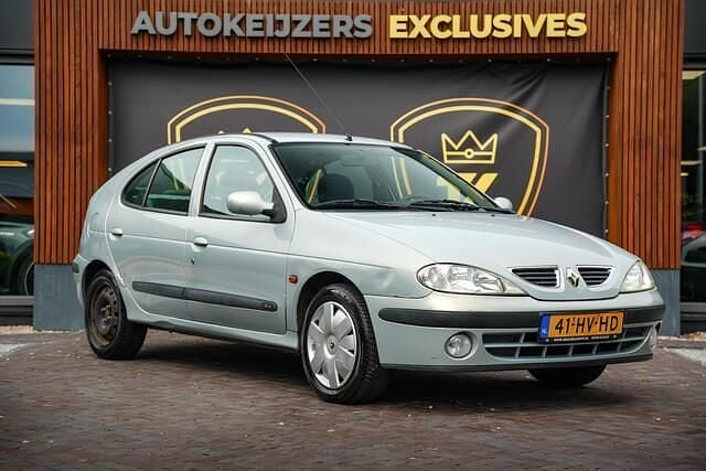 Grijs Gebruikt 2002 Renault Mégane II Hatchback | € 750 (Goede deal) - Afbeelding 1/4