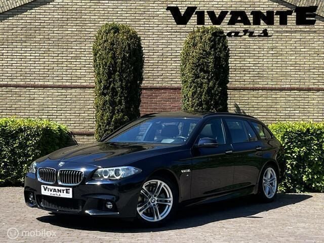 Zwart Gebruikt 2016 BMW 520 M Sport Stationwagen | € 19.995 (Eerlijke prijs) - Afbeelding 1/4