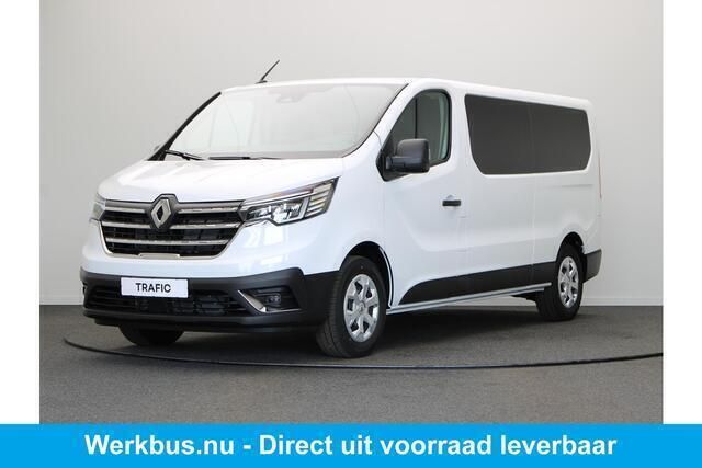 Zwart Nieuw 2024 Renault Trafic Van | € 33.900 - Afbeelding 1/4