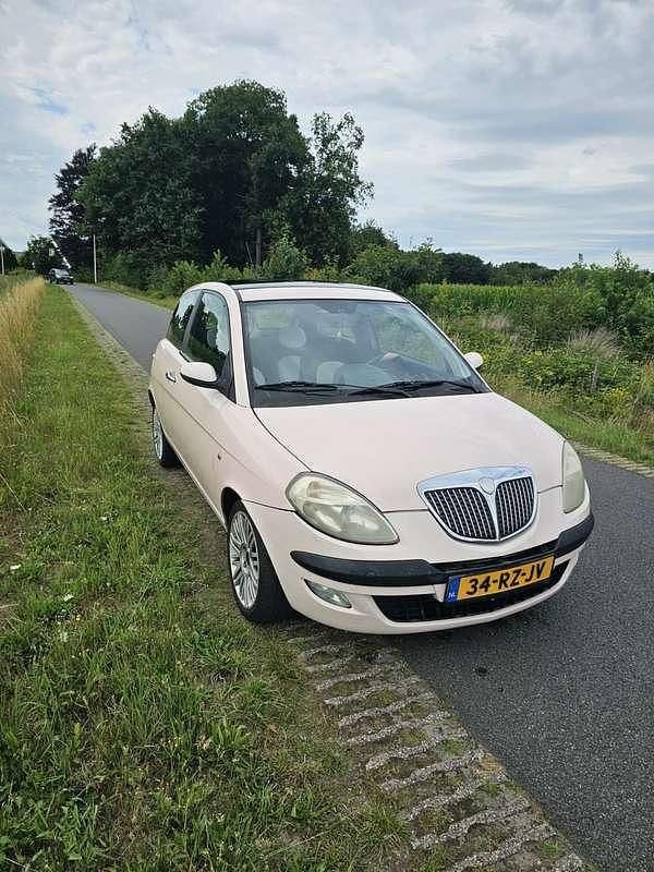 Beige Gebruikt 2005 Lancia Ypsilon Hatchback | € 1.499 (Eerlijke prijs) - Afbeelding 1/4