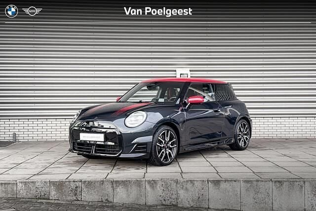 Grijs Occasion 2024 Mini Cooper SE Classic Hatchback | € 35.900 (Iets duurder) - Afbeelding 1/4