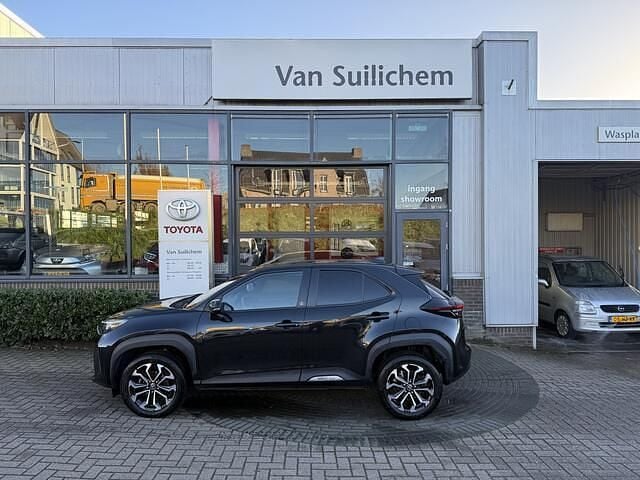 Zwart Gebruikt 2021 Toyota Yaris Cross Edition SUV | € 23.995 (Eerlijke prijs) - Afbeelding 1/3