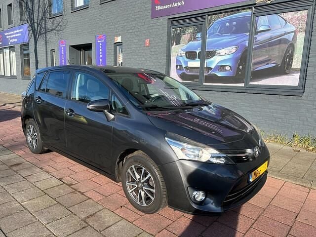 Grijs Occasion 2014 Toyota Verso Business Edition MPV | € 10.750 (Eerlijke prijs) - Afbeelding 1/4
