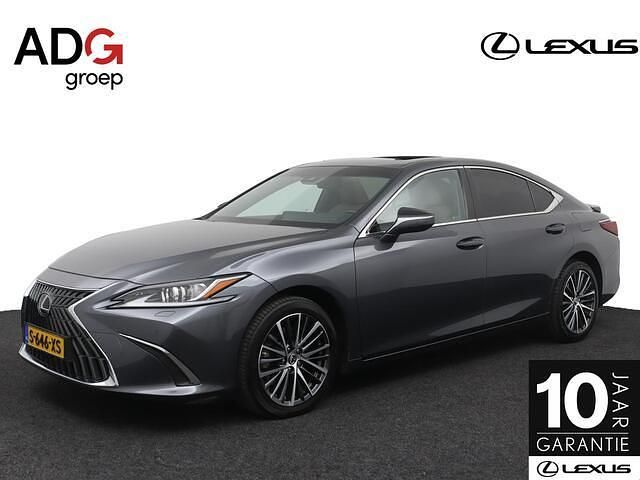 Occasion Lexus ES300H Business Edition 218 PK (160 kW) 2023 Grijs (metallic) Sedan