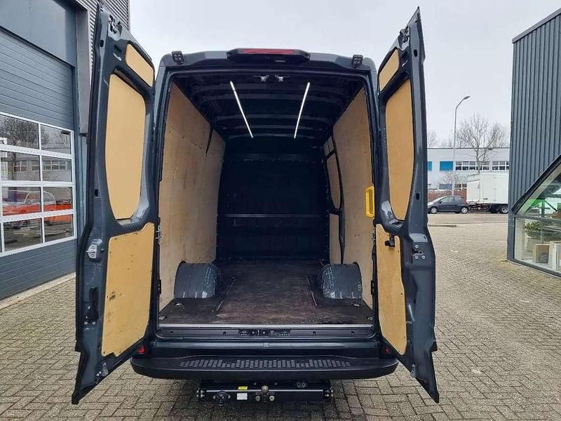 Occasion Iveco Daily 175 PK (128 kW) 2023 Grijs Van