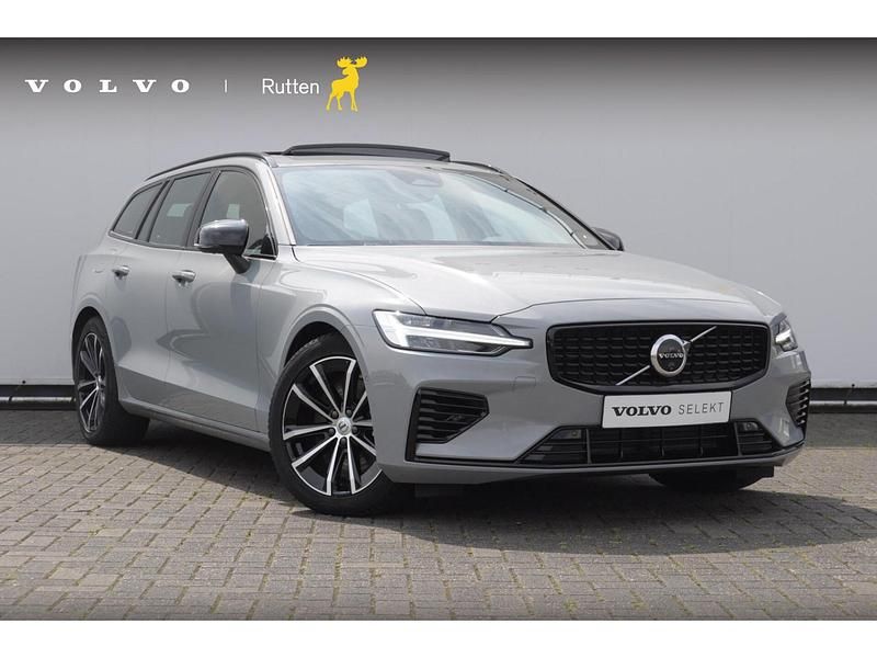 Grijs Gebruikt 2024 Volvo V60 Plus Stationwagen | € 47.840 (Duur) - Afbeelding 1/4