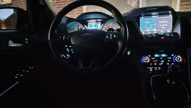 Zwart Gebruikt 2019 Ford Kuga SUV | € 20.500 (Eerlijke prijs) - Afbeelding 1/4
