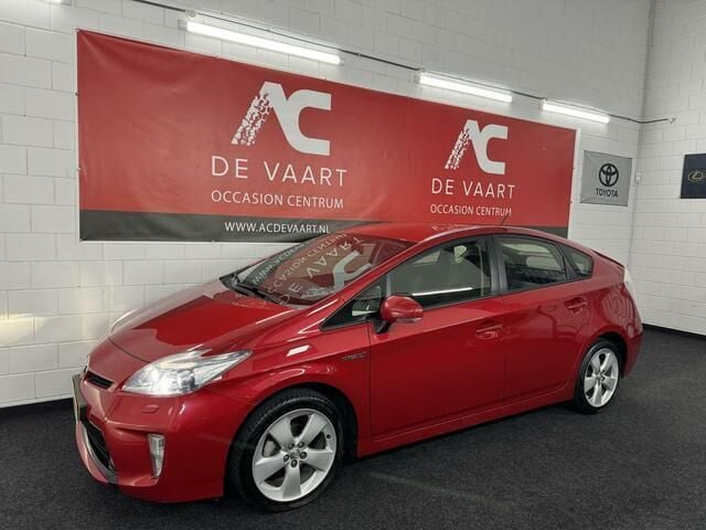 Rood Gebruikt 2013 Toyota Prius Business Edition Hatchback | € 10.499 (Eerlijke prijs) - Afbeelding 1/4