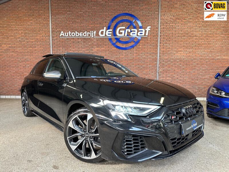 Zwart Gebruikt 2024 Audi A3 Sportback S-Line Hatchback | € 39.950 (Super prijs) - Afbeelding 1/4