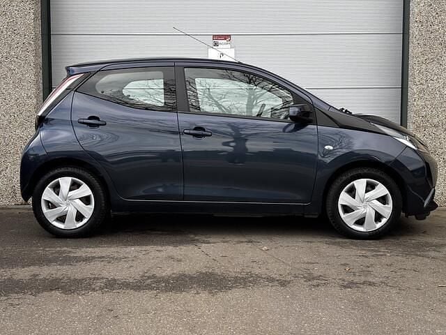 Occasion Toyota Aygo X-play 69 PK (50 kW) 2018 Blauw Hatchback
