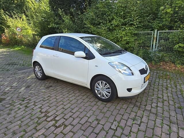 Wit Gebruikt 2007 Toyota Yaris Terra Hatchback | € 1.750 (Super prijs) - Afbeelding 1/4