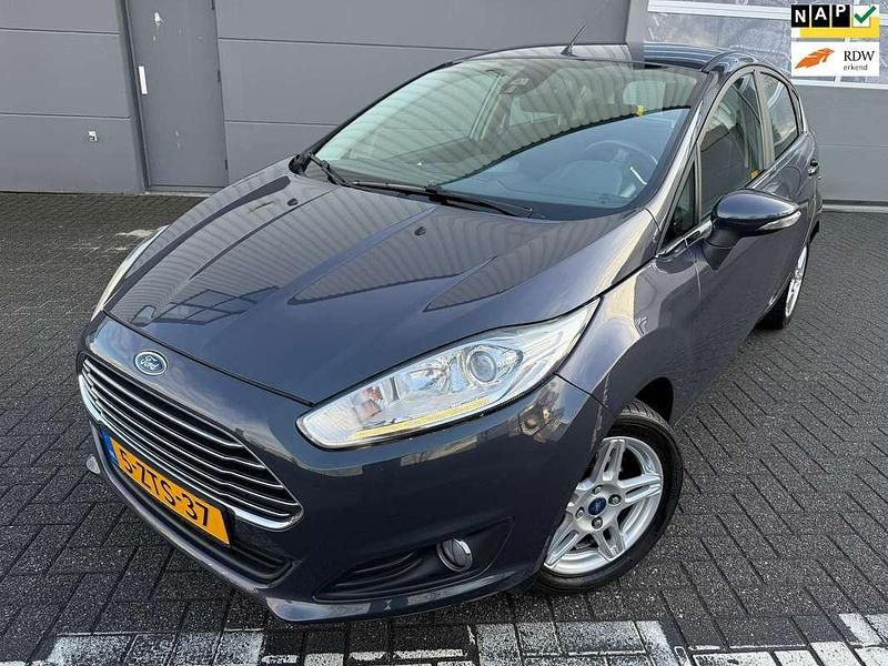 Grijs Occasion 2015 Ford Fiesta Titanium Hatchback | € 7.499 (Goede deal) - Afbeelding 1/4