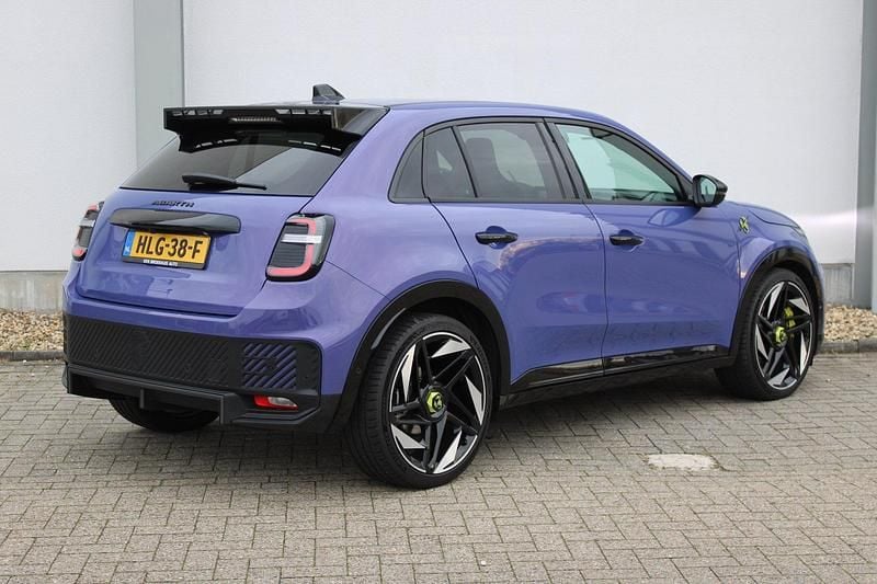 Occasion Abarth 600e Scorpionissima 205 kW (280 PK) 2025 Paars SUV