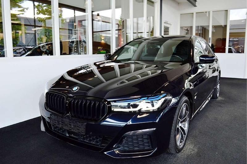 Zwart, metallic lak Gebruikt 2021 BMW 530 Comfort Edition Stationwagen | € 42.900 (Duur) - Afbeelding 1/4