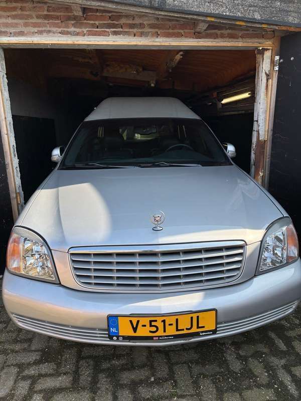 Gebruikt 2001 Cadillac Deville Van | € 5.500 - Afbeelding 1/4