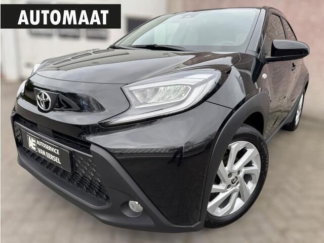 Zwart Gebruikt 2023 Toyota Aygo Pulse Hatchback | € 21.450 (Eerlijke prijs) - Afbeelding 1/4