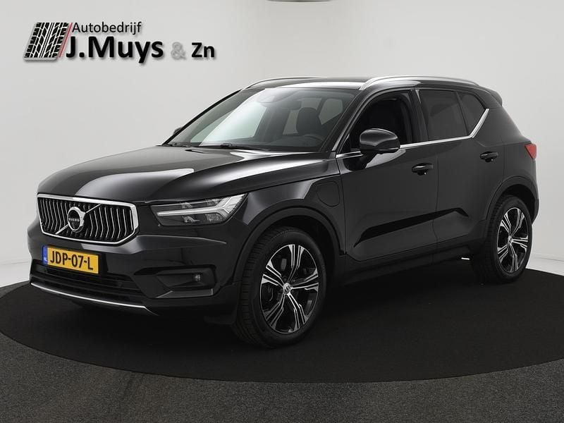 Zwart Gebruikt 2021 Volvo XC40 Inscription SUV | € 31.435 (Super prijs) - Afbeelding 1/4
