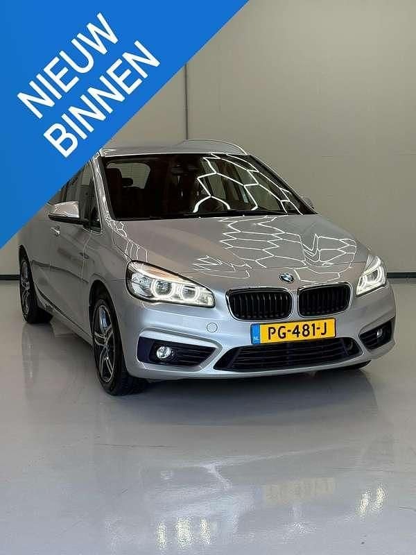 Grijs, metallic lak Gebruikt 2017 BMW 218 Gran Tourer Executive MPV | € 14.000 - Afbeelding 1/4