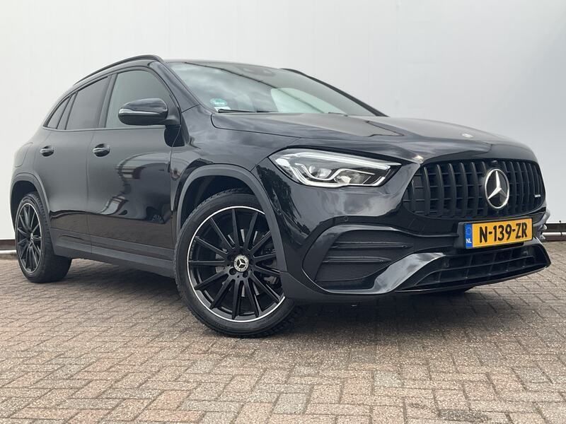 Zwart Gebruikt 2020 Mercedes GLA250 Business SUV | € 35.400 - Afbeelding 1/4