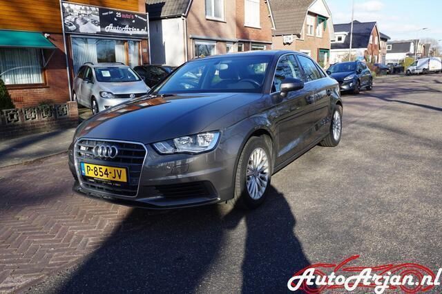 Grijs Gebruikt 2014 Audi A3 Ambition Sedan | € 15.800 (Eerlijke prijs) - Afbeelding 1/4