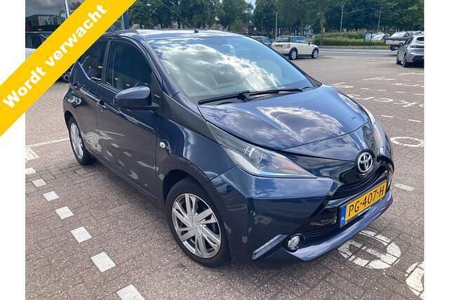 Blauw Gebruikt 2017 Toyota Aygo Sport Hatchback | € 9.699 (Eerlijke prijs) - Afbeelding 1/4