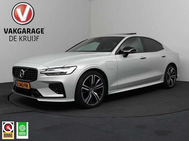 Grijs Gebruikt 2021 Volvo S60 R-Design Sedan | € 35.750 (Eerlijke prijs) - Afbeelding 1/4