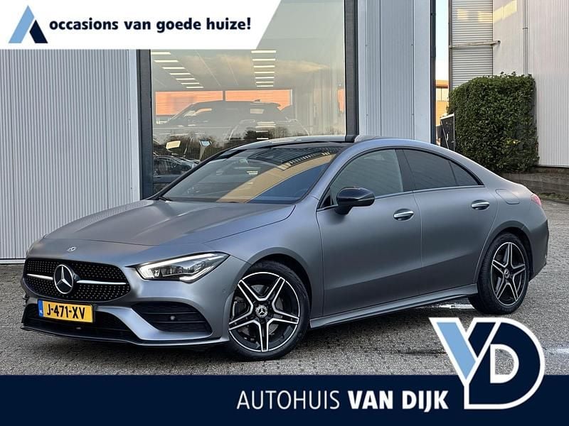 Grijs Gebruikt 2020 Mercedes CLA200 Business Sedan | € 35.935 (Eerlijke prijs) - Afbeelding 1/4