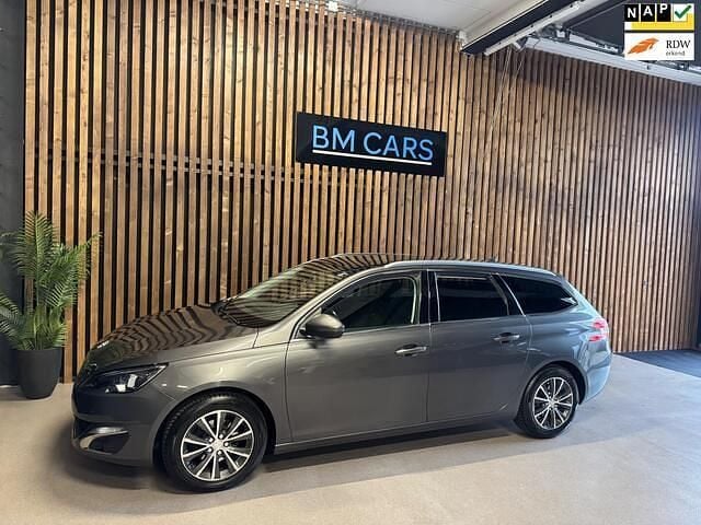 Grijs Gebruikt 2016 Peugeot 308 SW Premium Stationwagen | € 6.995 (Super prijs) - Afbeelding 1/4