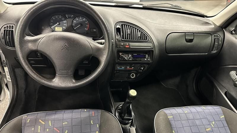Grijs Gebruikt 2003 Citroën Saxo First Hatchback | € 1.500 (Goede deal) - Afbeelding 1/4