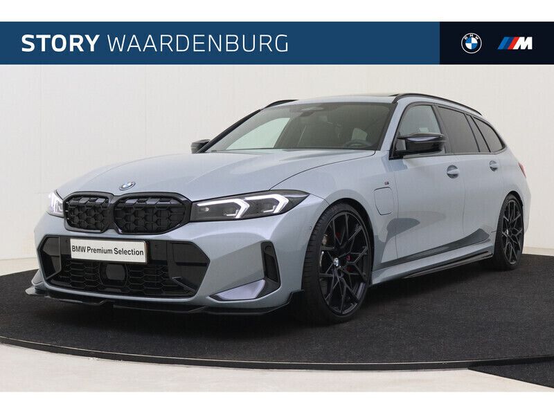 Grijs Gebruikt 2025 BMW 330e Executive Stationwagen | € 68.950 - Afbeelding 1/4