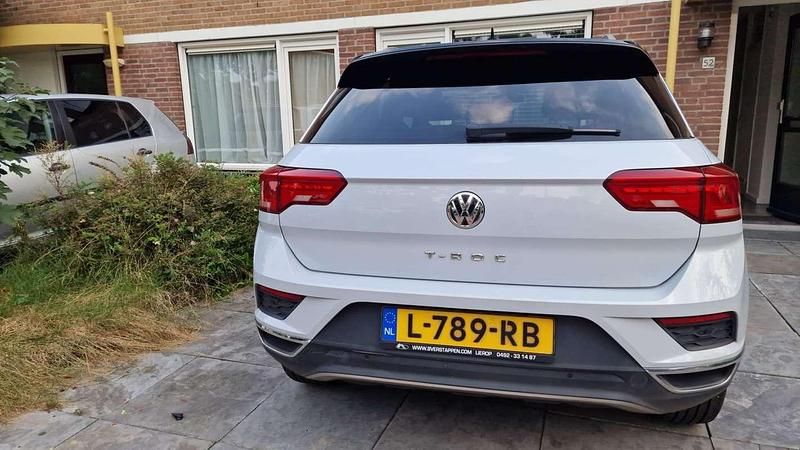 Wit Gebruikt 2019 VW T-Roc Style SUV | € 12.450 - Afbeelding 1/4