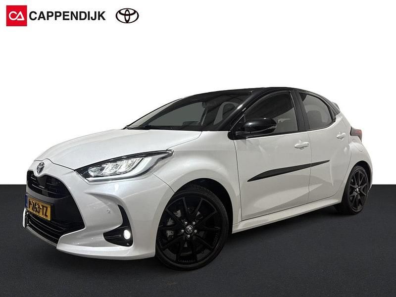 Wit Gebruikt 2022 Toyota Yaris Executive Hatchback | € 24.699 (Iets duurder) - Afbeelding 1/4