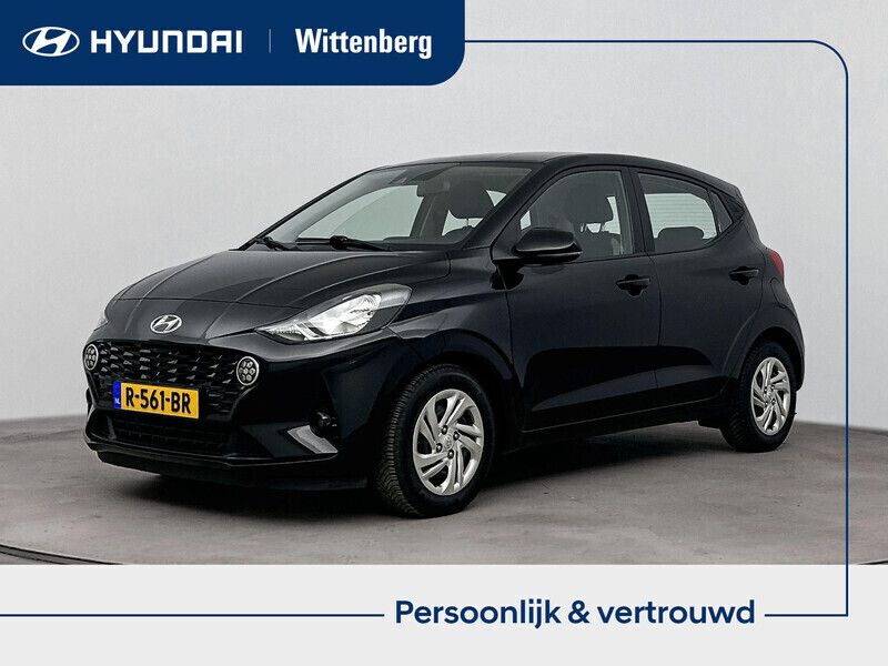 Zwart Gebruikt 2022 Hyundai i10 Comfort Hatchback | € 12.900 (Eerlijke prijs) - Afbeelding 1/4